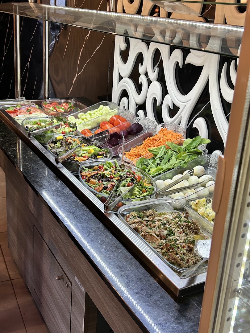 Adoquín Buffet: clear, appetizing buffet food display