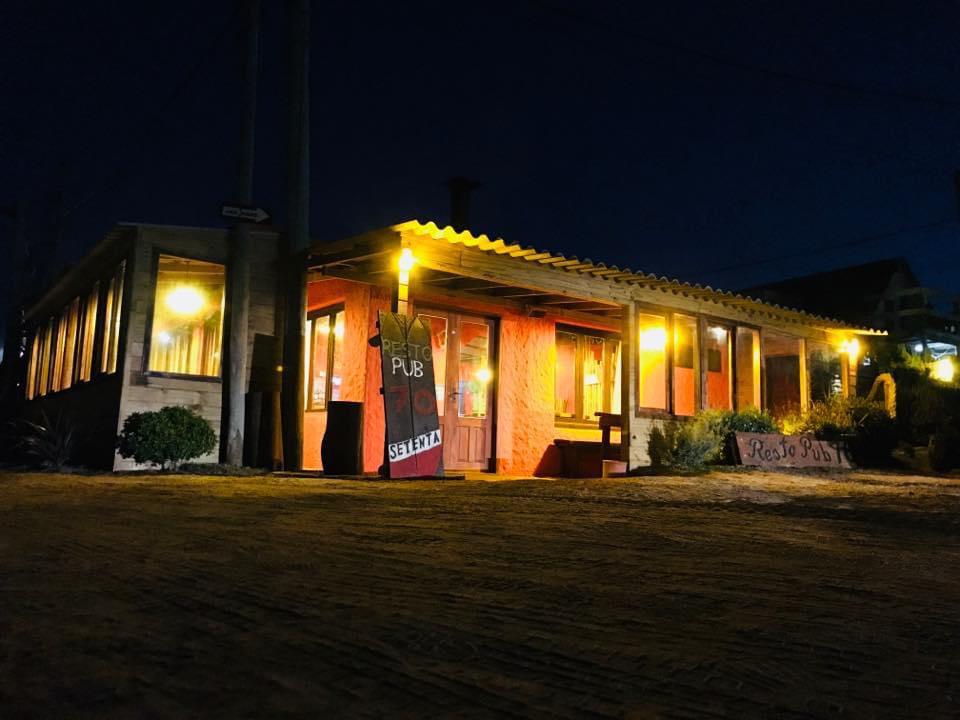 Resto Pub 70: inviting exterior shot at night
