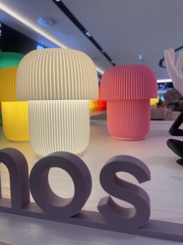 Adthos Studio: clear product display in shop