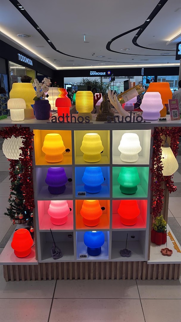 Adthos Studio: clear display of shop products
