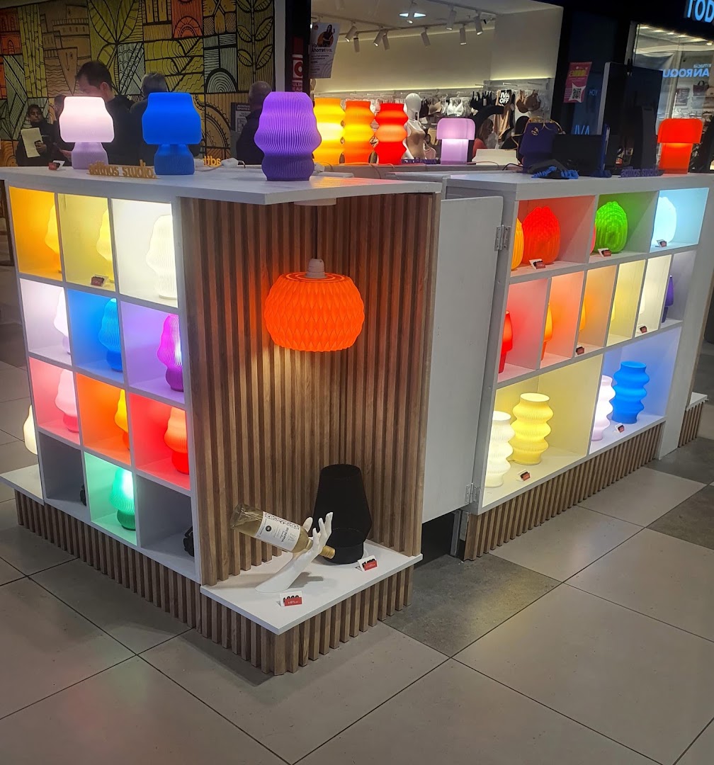 Adthos Studio: clear display of shop products