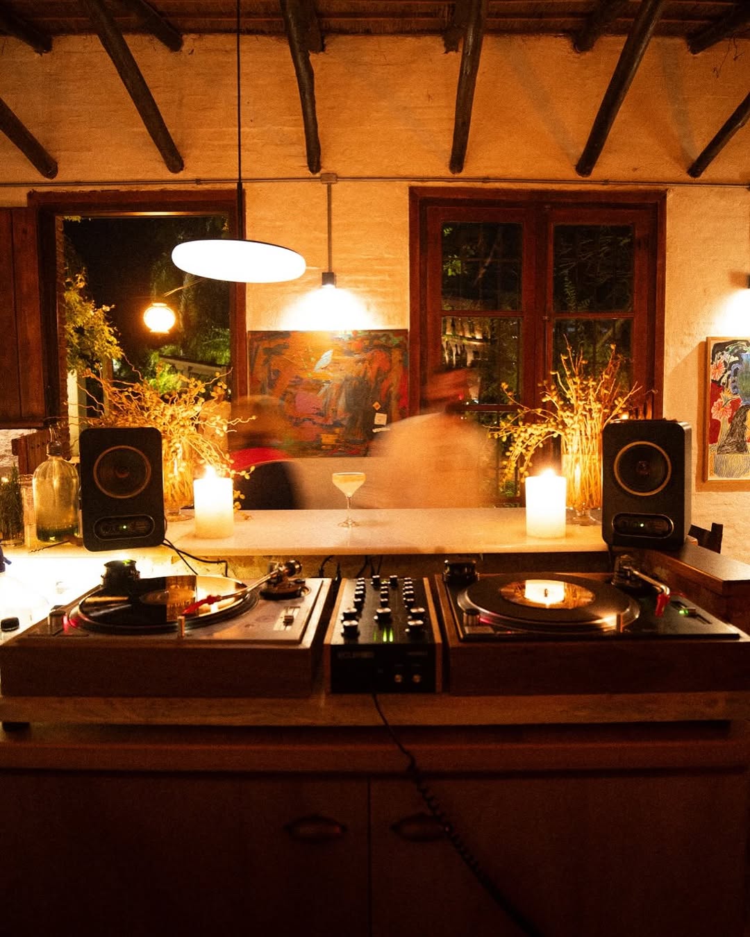 La Washington Pulpería: atmospheric shot of bar interior