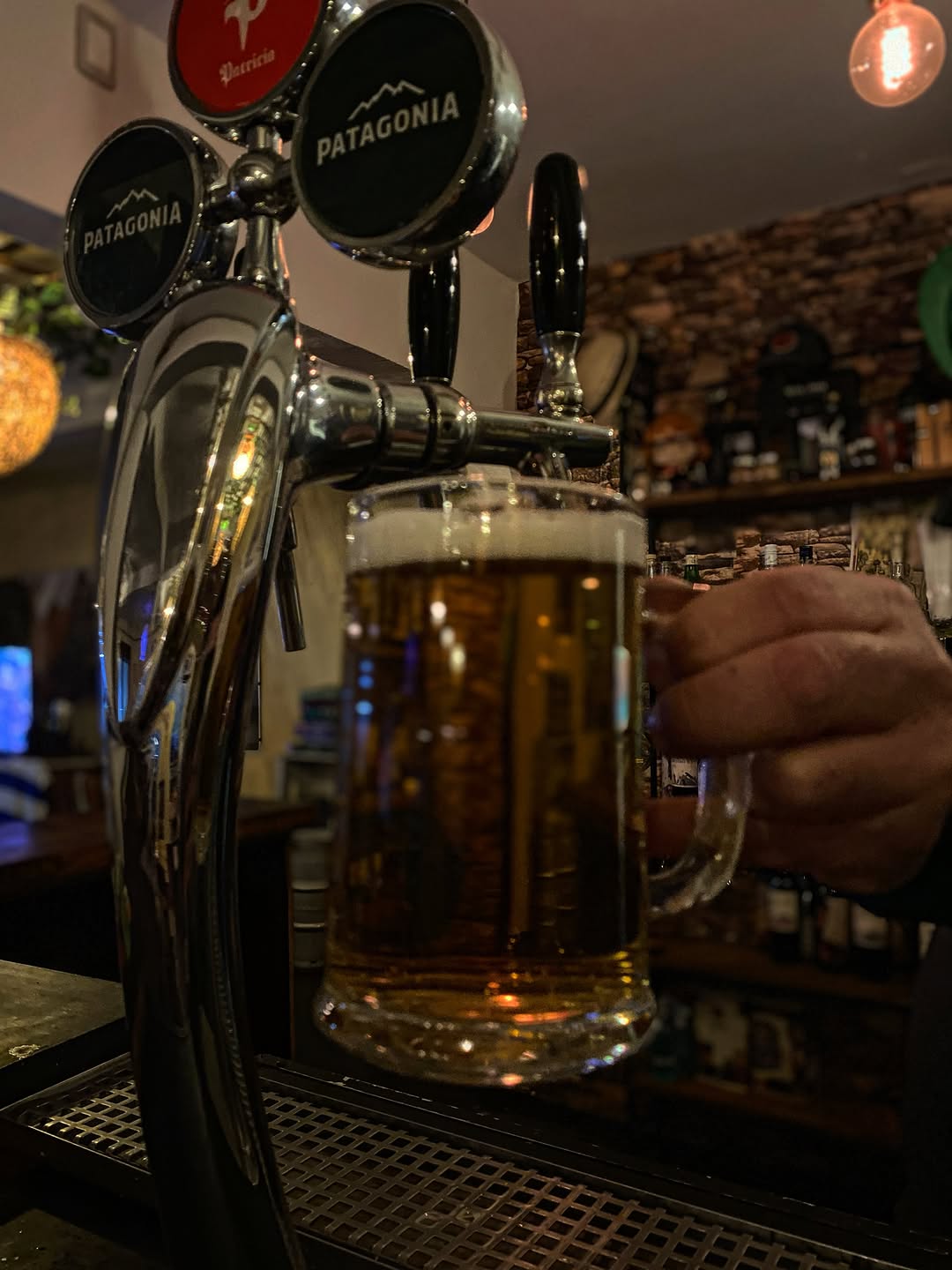 Bar La Copa: appealing shot of poured beer