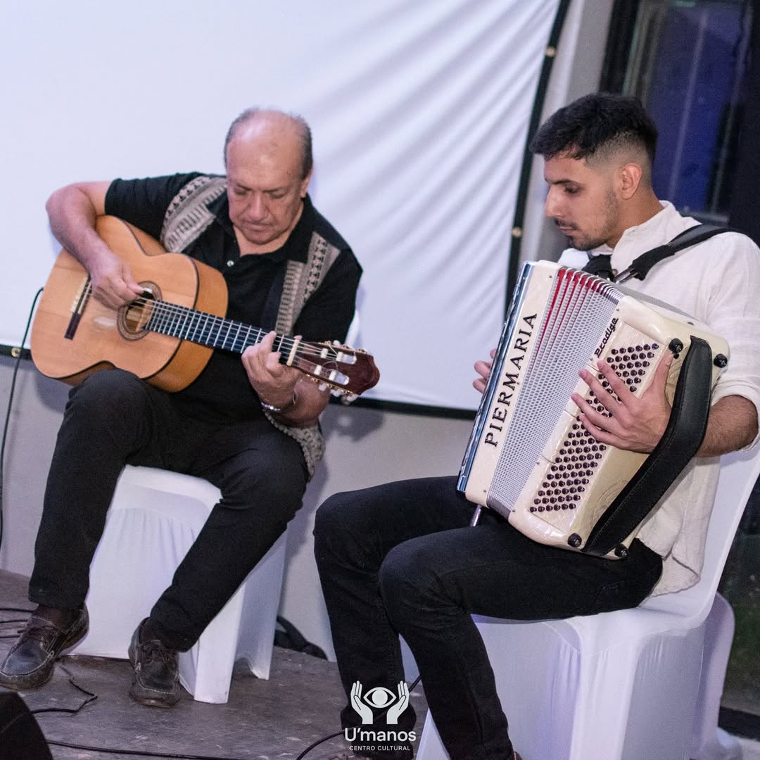Centro Cultural U'Manos: high quality performance photo