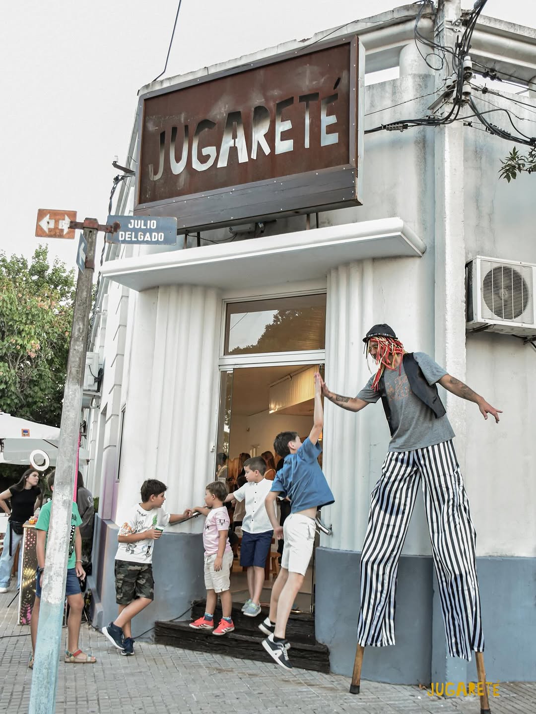 Jugareté: lively venue atmosphere well