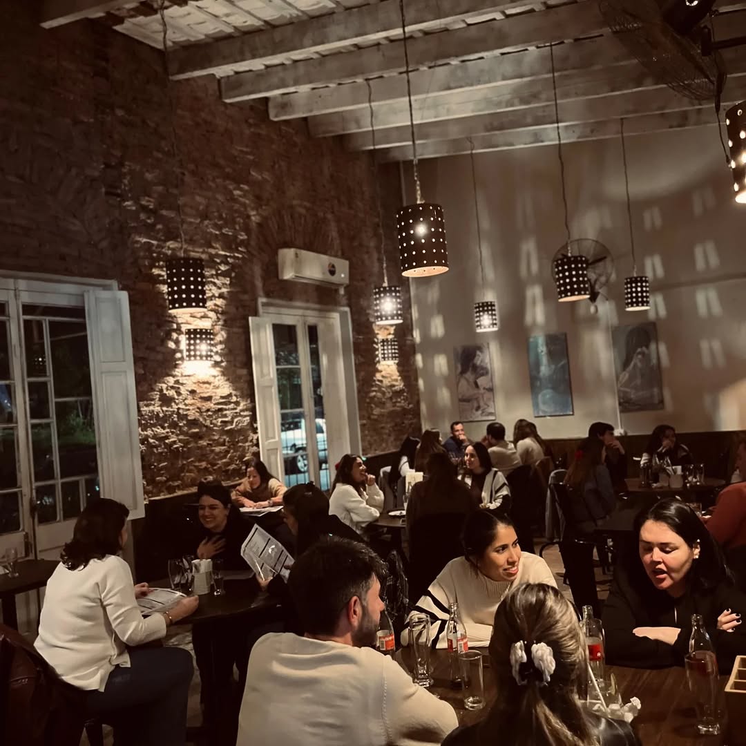 Liverpool Resto: inviting atmosphere with happy guests