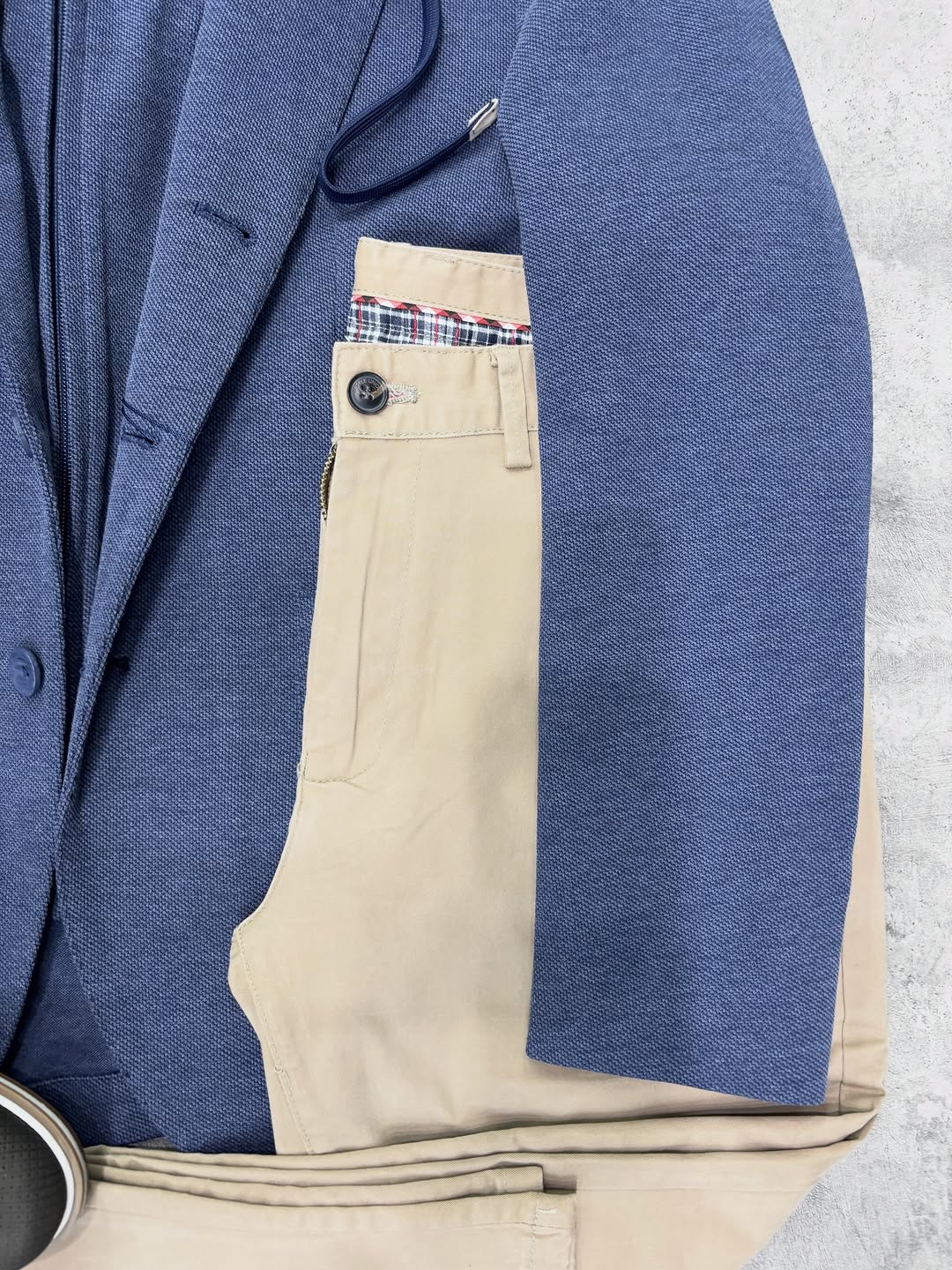 Máximo San Martín: clear product display of clothing
