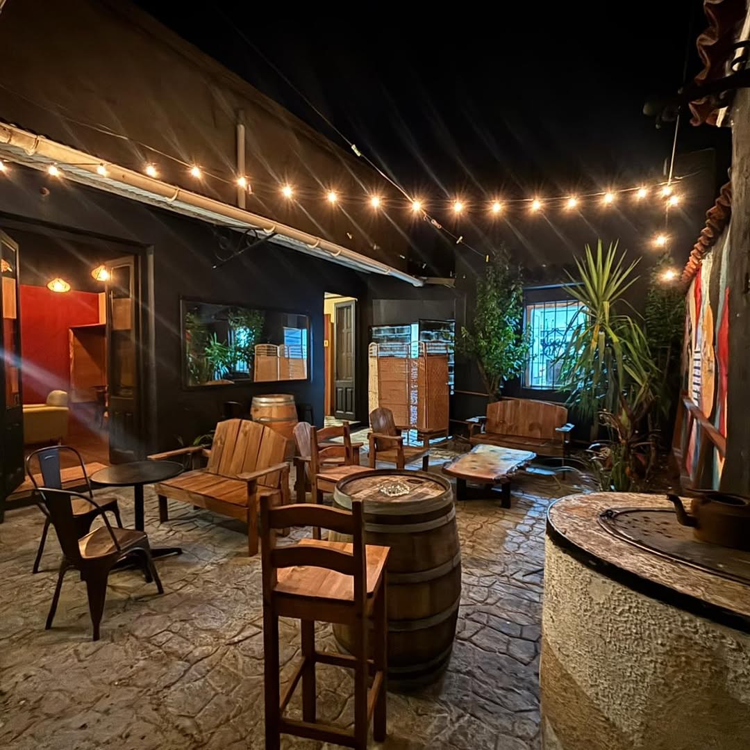 Vinoteca Salto: inviting and atmospheric terrace photo
