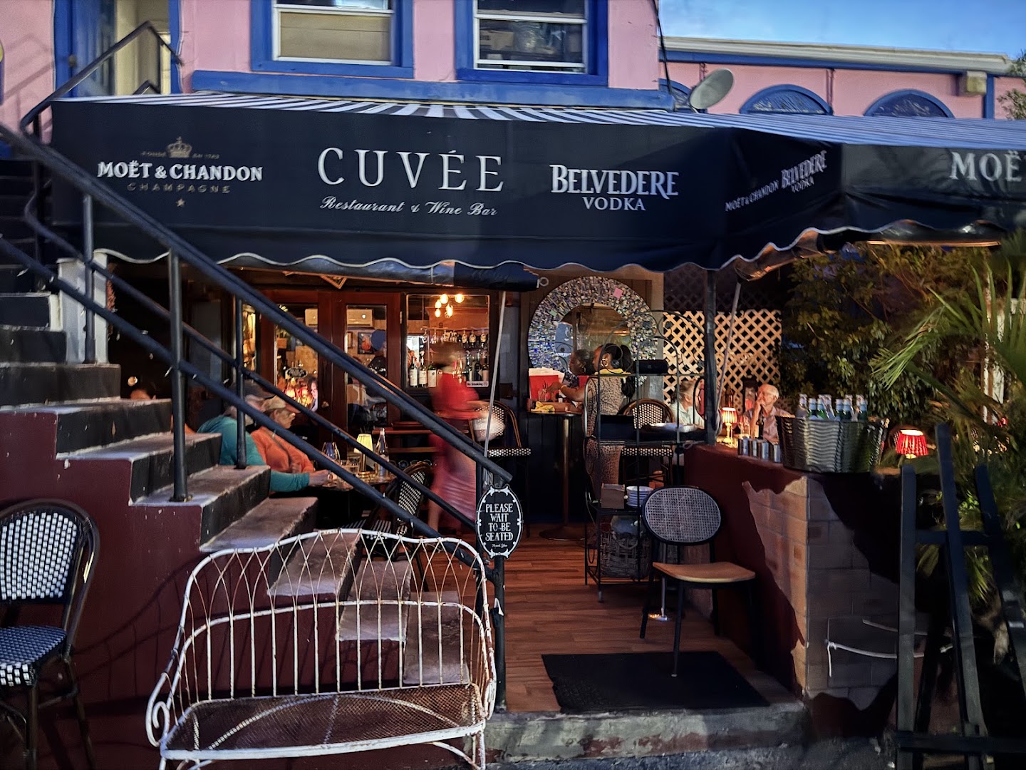 Cuvée: inviting atmosphere of the venue