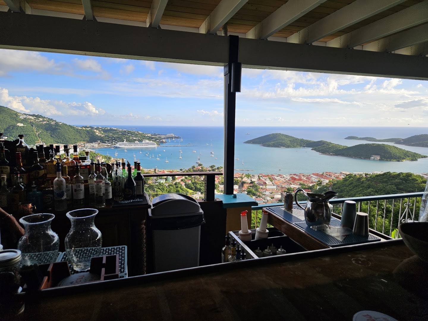 Sol at Mafolie Hotel: stunning view from the bar