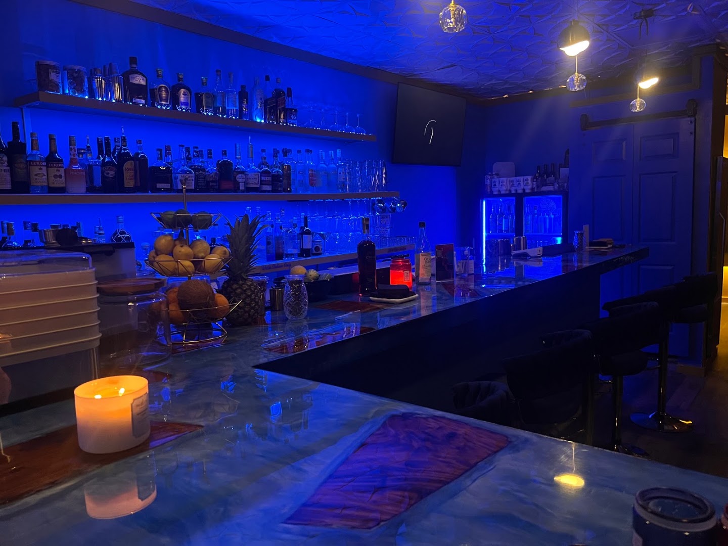 Ambiance Cocktail Lounge: inviting bar atmosphere clearly