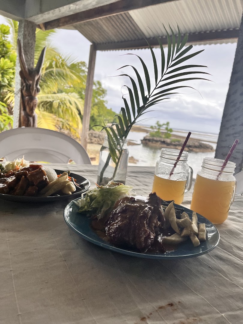 Lenakel Sea View Restaurant At Louarakar: appealing food and scenic view