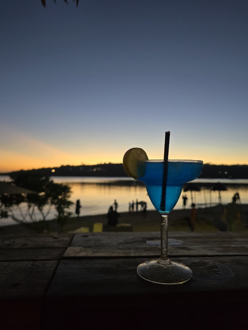 Banyan Beach Bar: beautiful atmospheric cocktail sunset shot