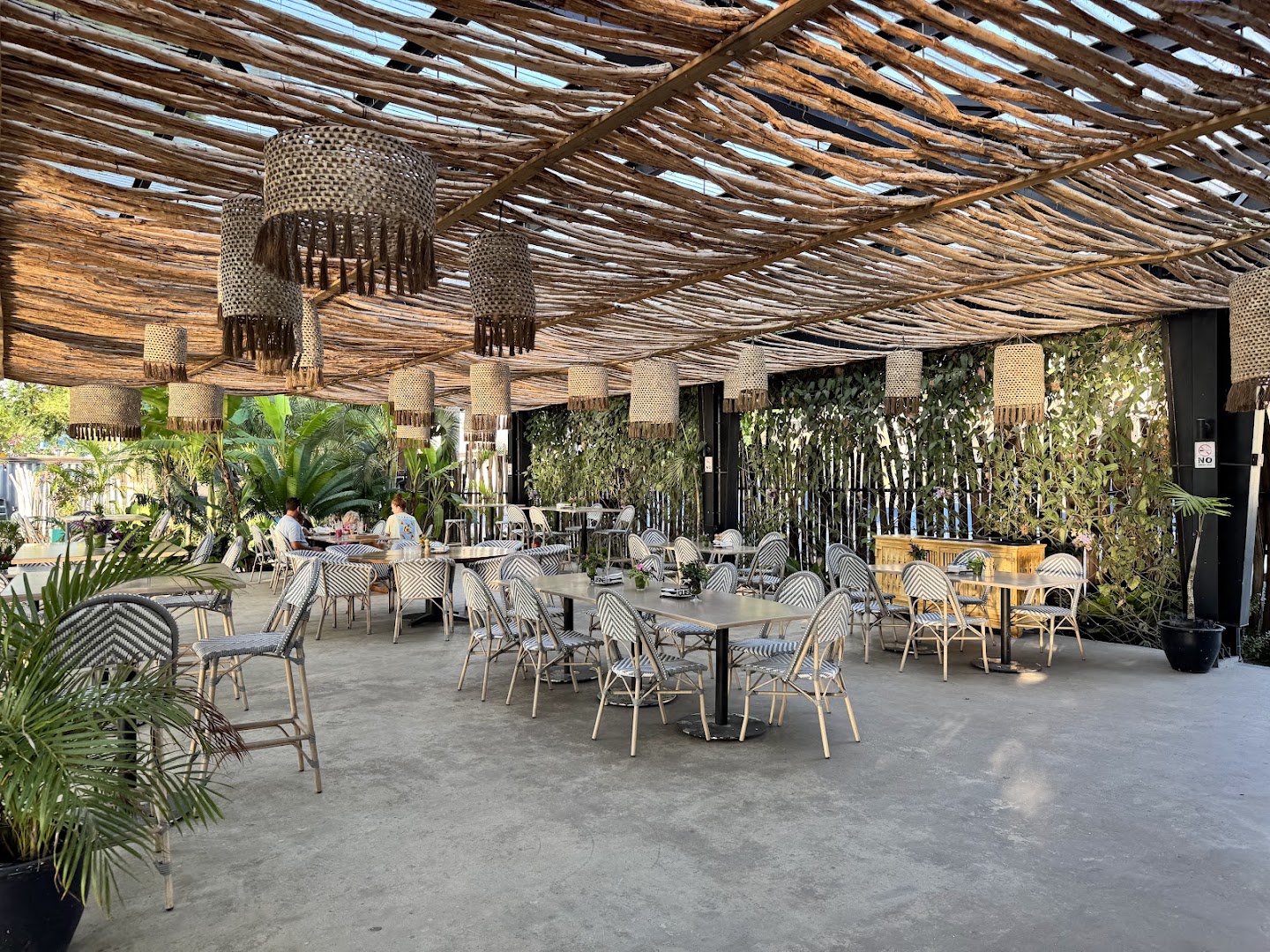 Banyan Beach Bar: attractive, clear venue atmosphere photo