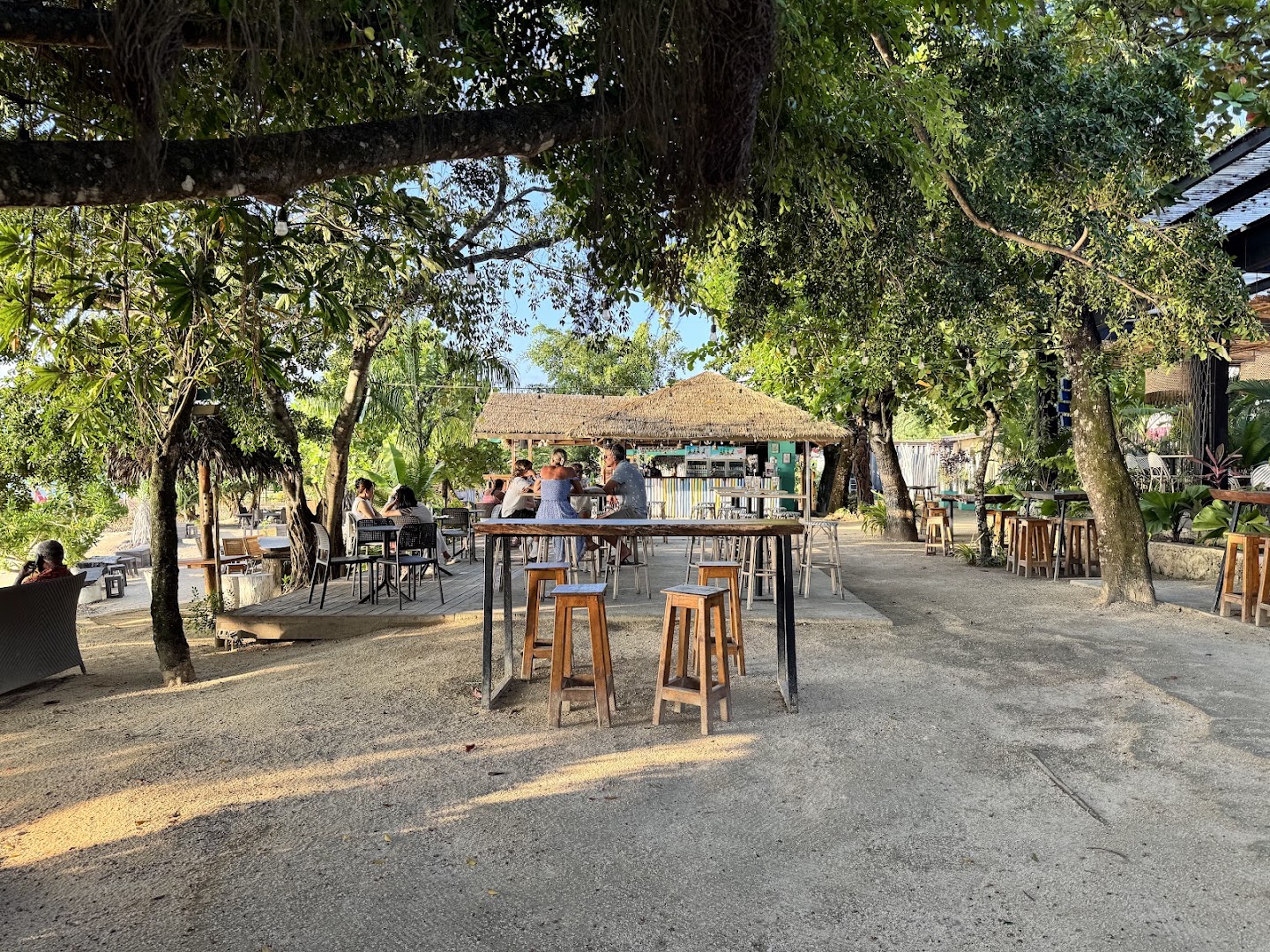 Banyan Beach Bar: inviting atmosphere and clear view
