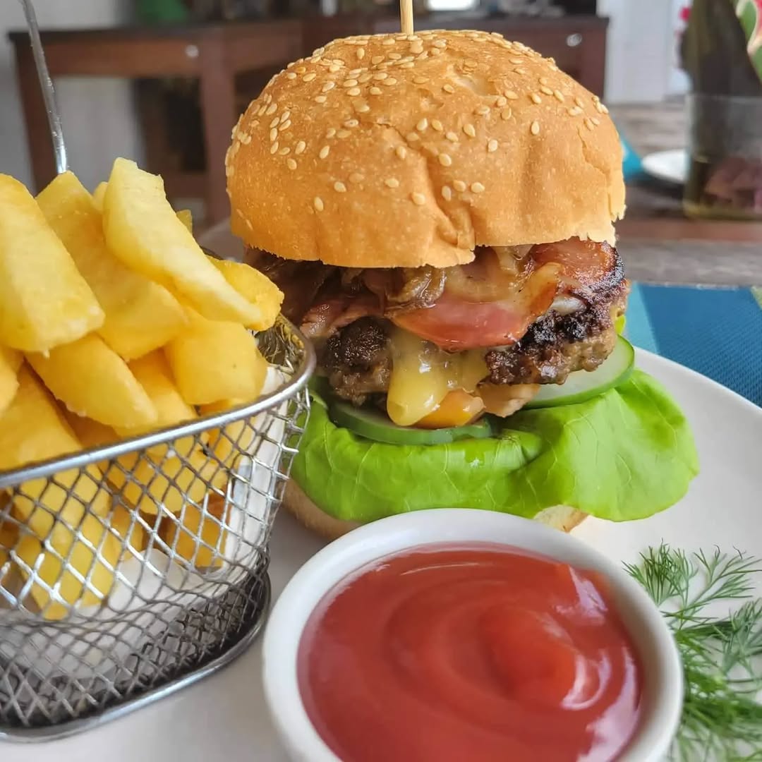 Le Cafe du Village: appetizing photo of brunch food