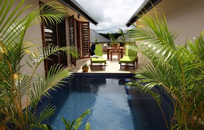 Mangoes Resort Restaurant: attractive resort pool and terrace