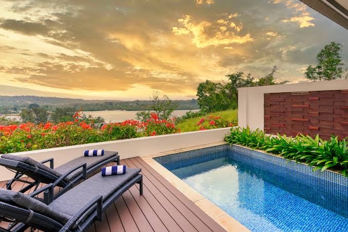 Mangoes Resort Restaurant: beautiful professional resort atmosphere photo