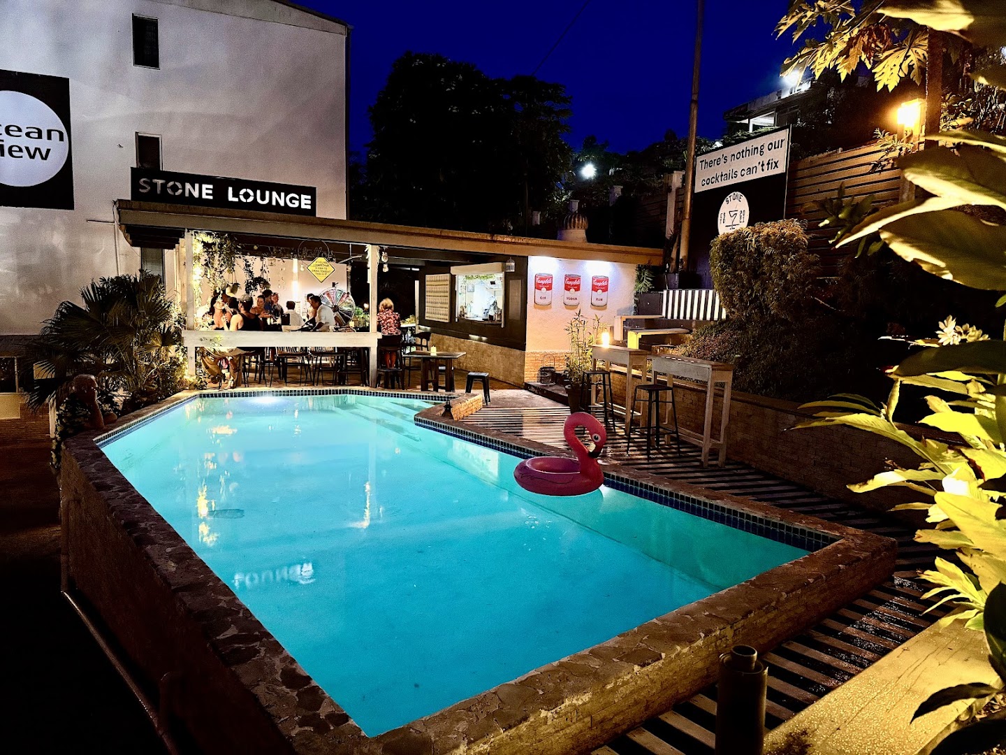 Stone Lounge: attractive atmosphere and venue exterior