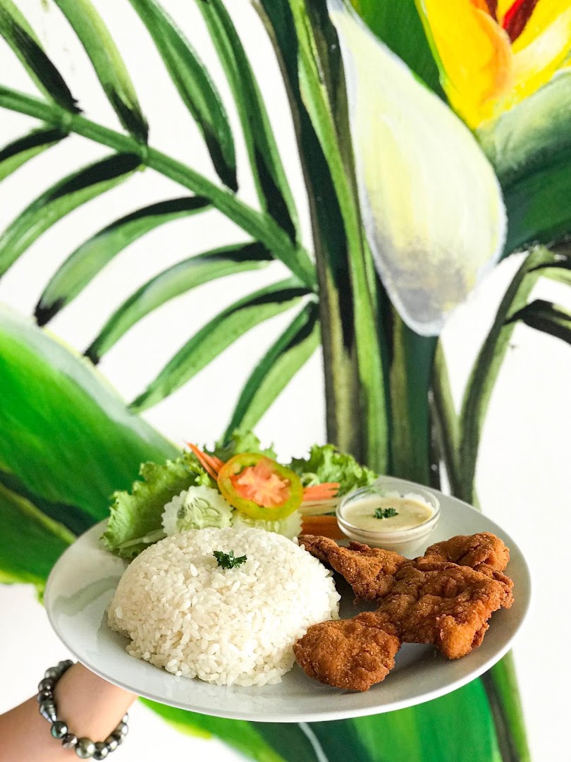 The Playground Cafe: appetizing food photo with background