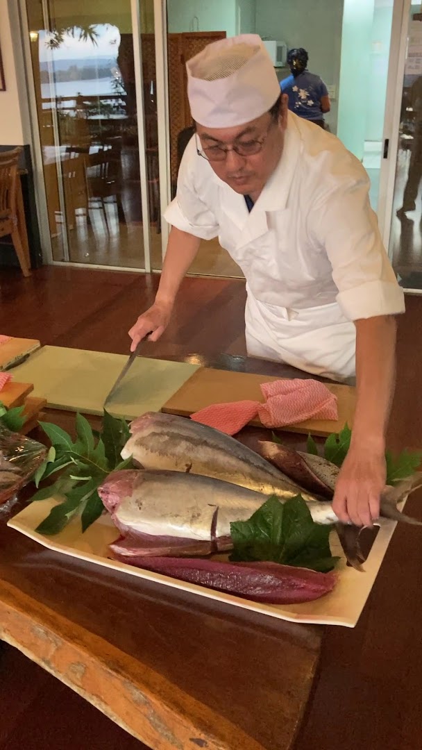 VAN Japanese Restaurant: professional chef preparing fresh fish