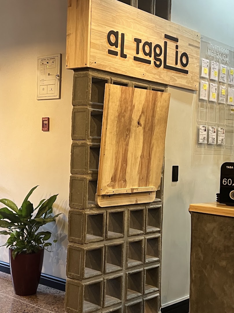 Al Taglio: clear photo of restaurant interior