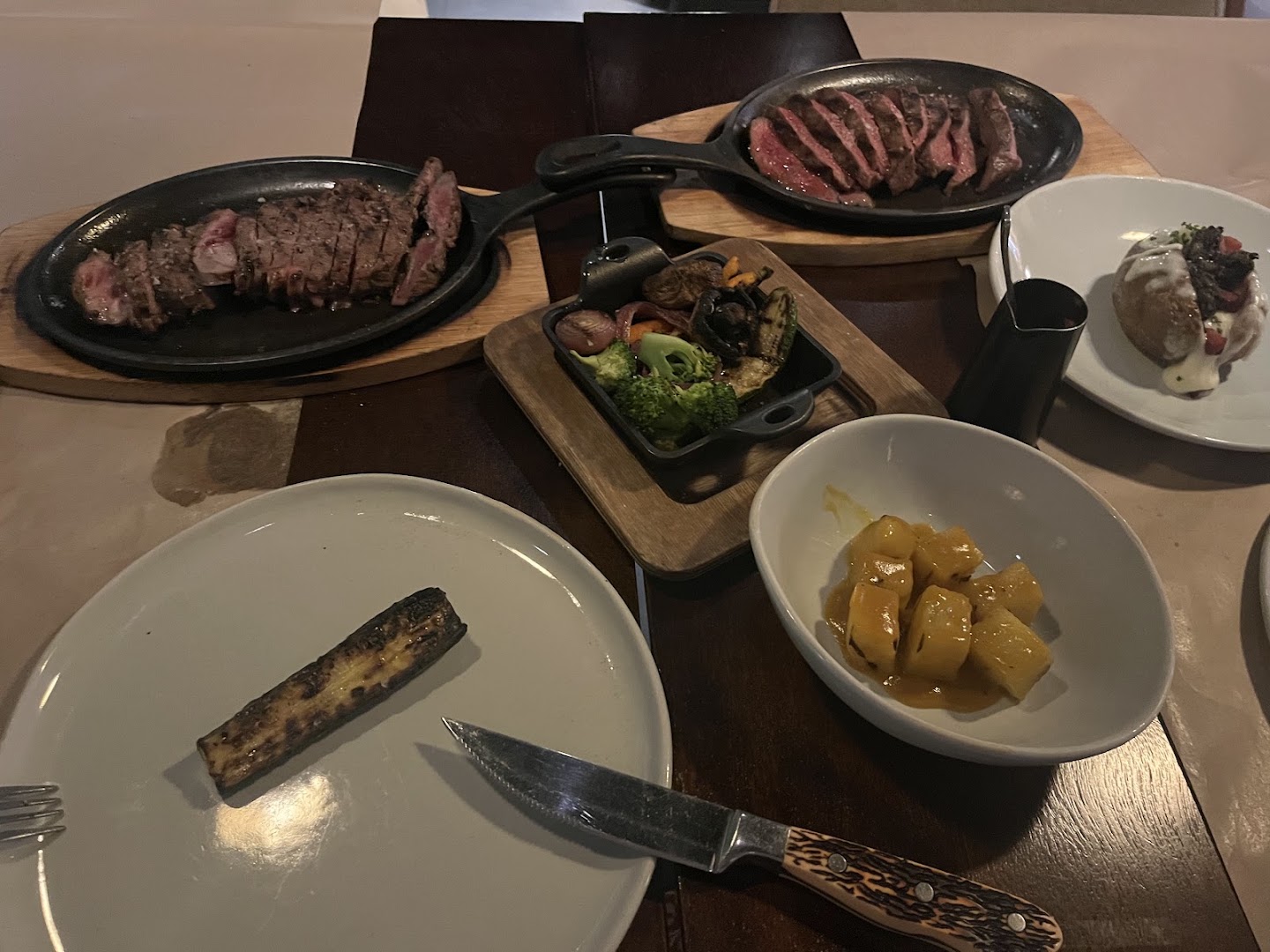 Anónimo: appetizing food presentation and quality