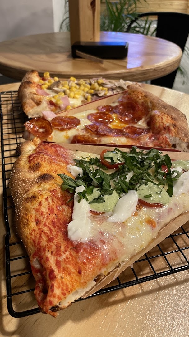 Cabrini's Pizza: appetizing photo of pizza slices