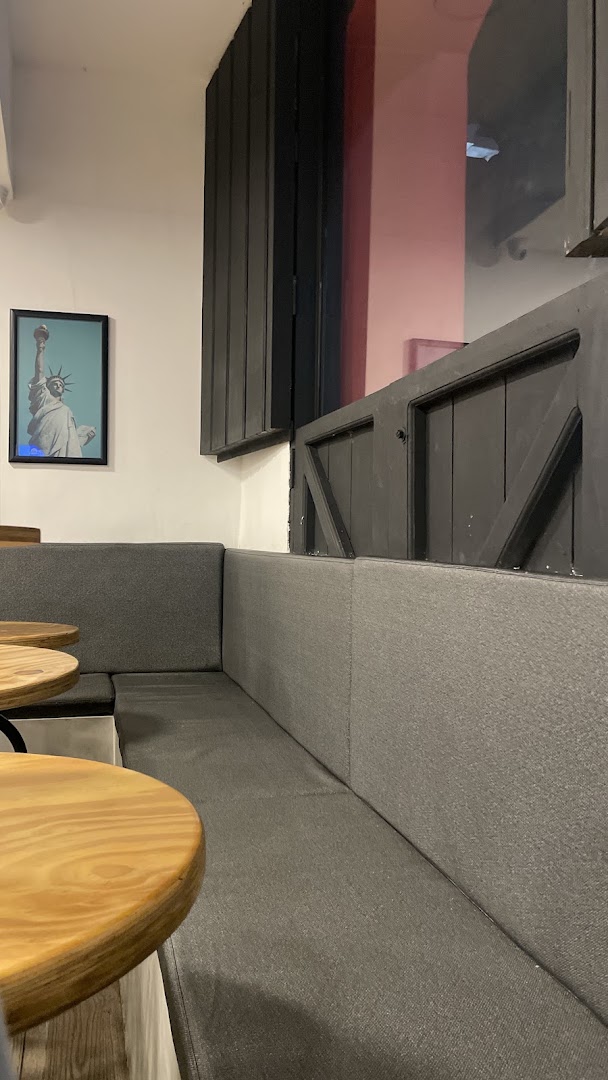 Cabrini's Pizza: clear photo of restaurant interior
