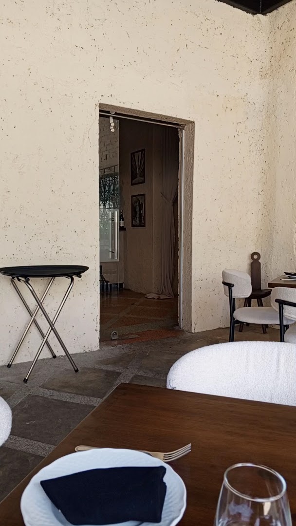 Casa Toscana: inviting restaurant atmosphere and interior