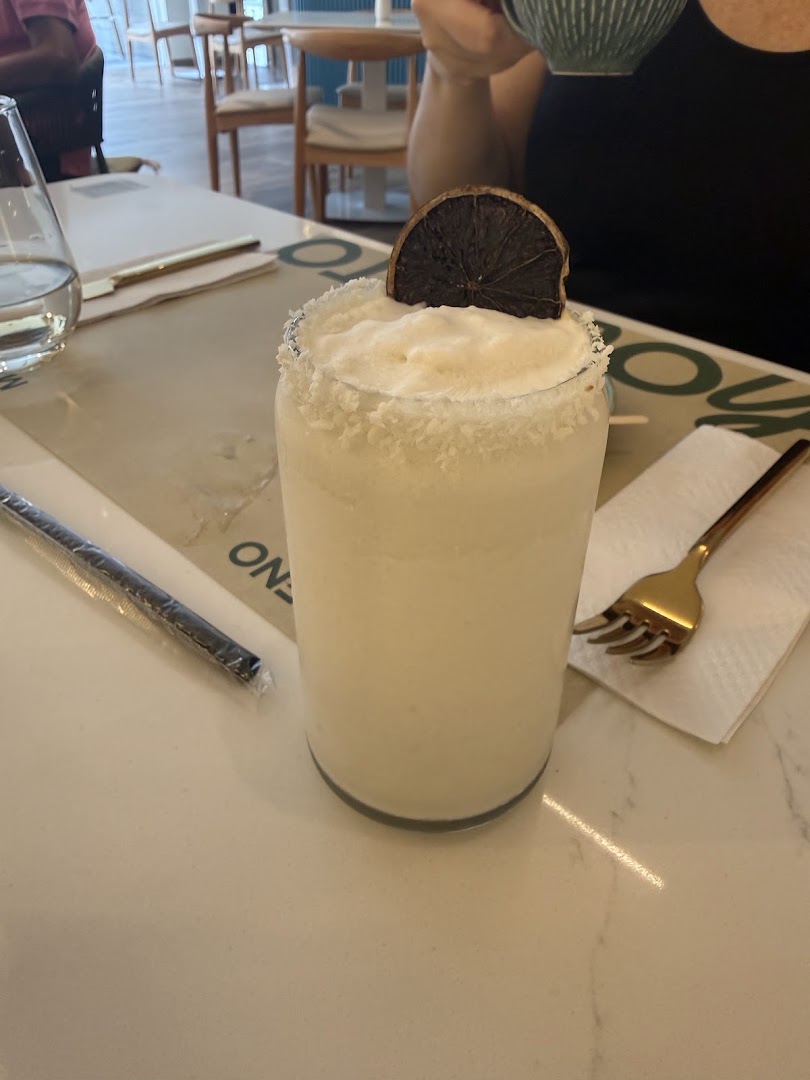 Honesto: appetizing photo of a cocktail