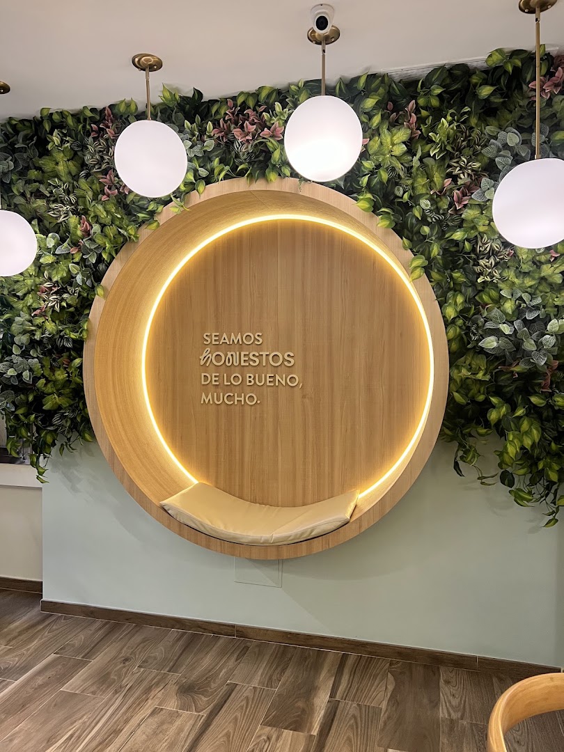 Honesto: attractive interior design and atmosphere