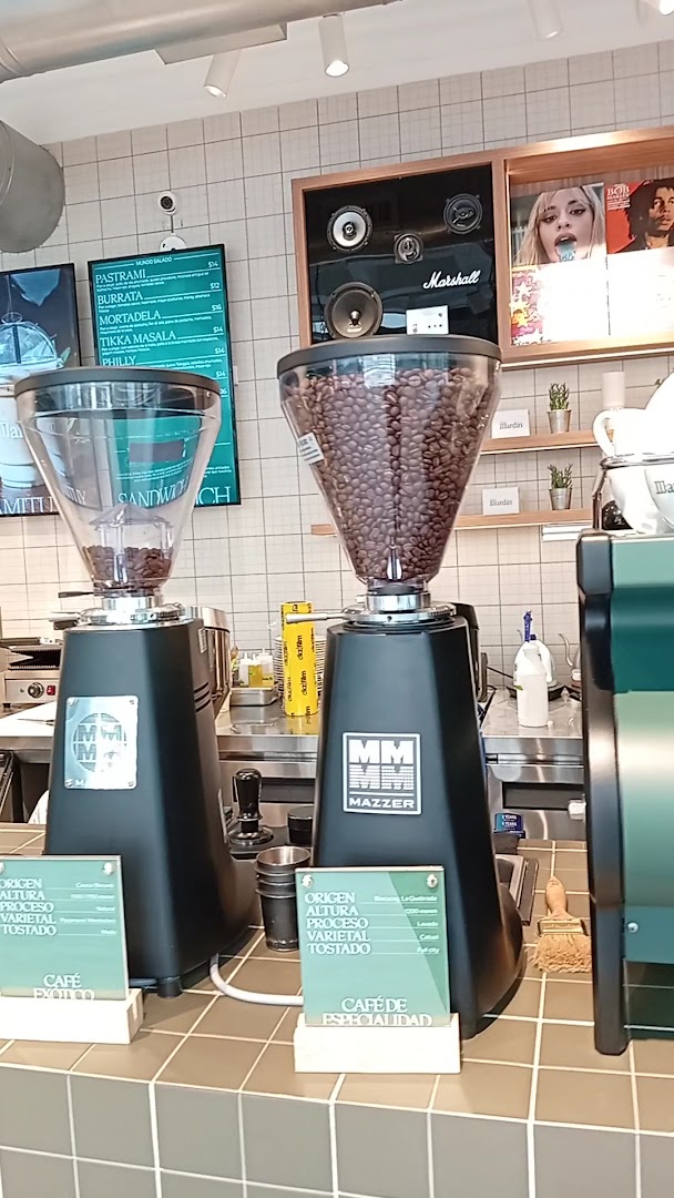 JJJardín: clear shot of coffee equipment