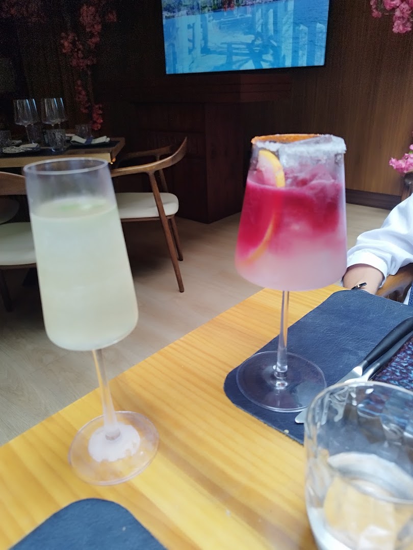 Kiraku: appealing photo of restaurant drinks