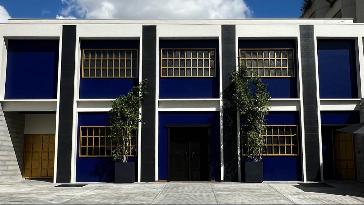 Kiraku: clear, professional exterior shot