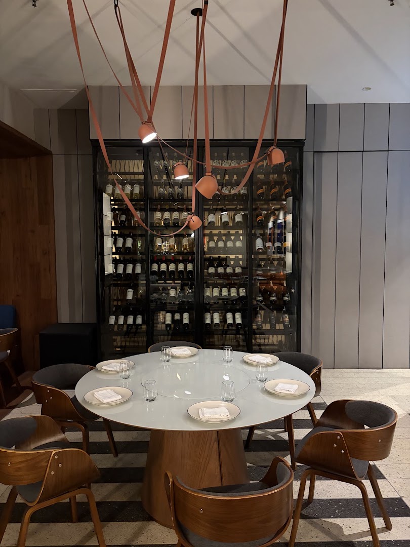 La Ele: professional interior shot of venue