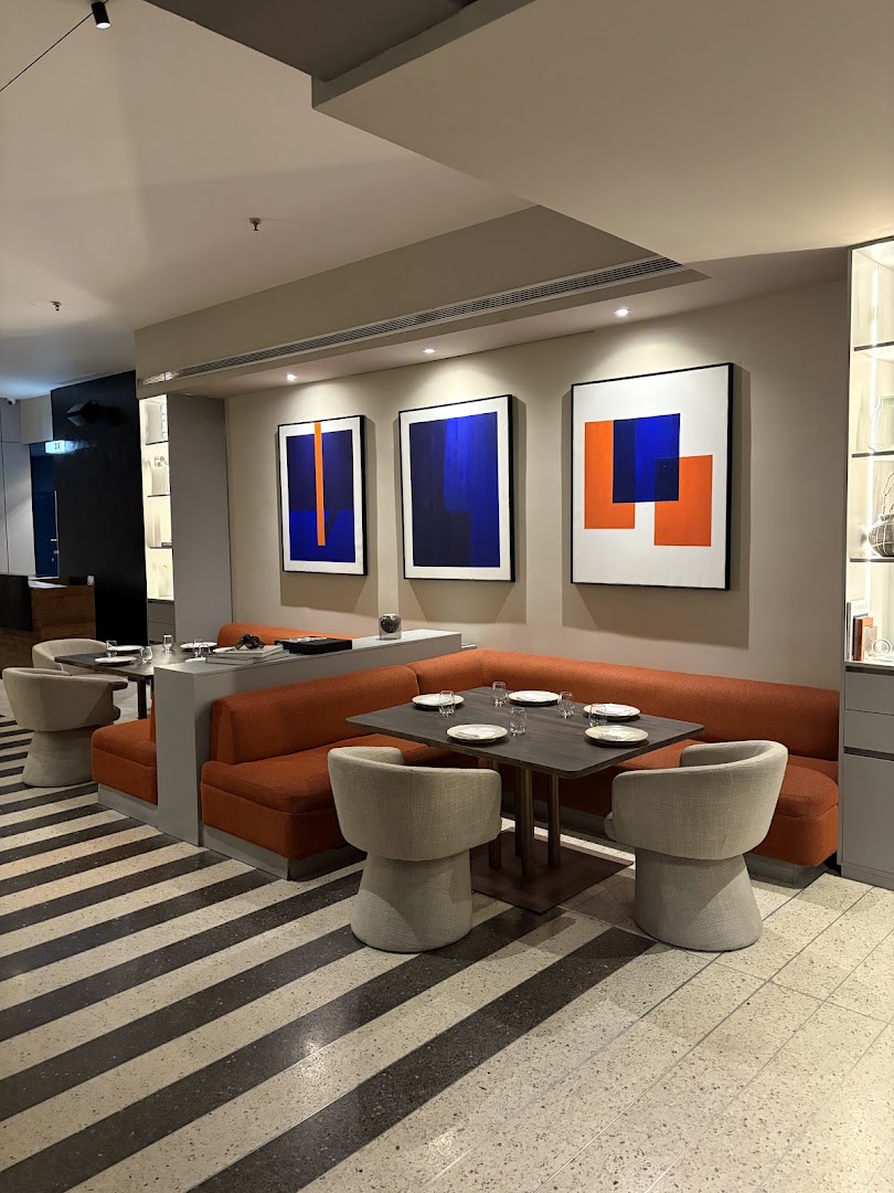 La Ele: professional interior shot of venue