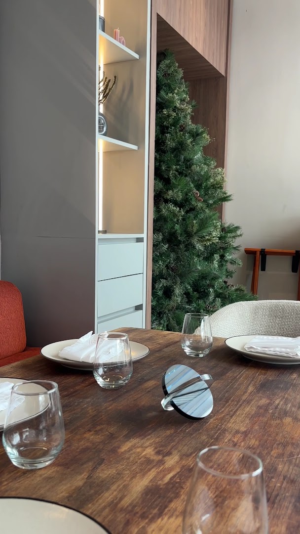 La Ele: inviting and clean interior shot