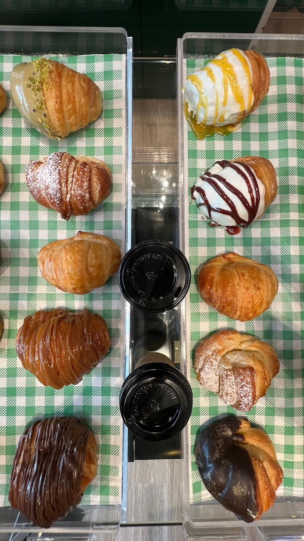 Lunetto: appetizing display of breakfast pastries