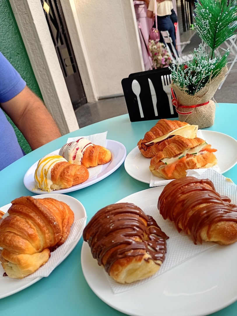 Lunetto: appetizing display of breakfast food