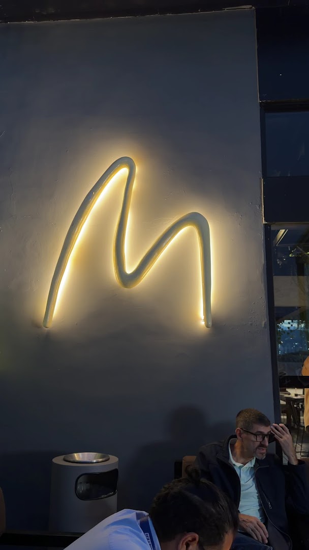 Mestizo Rooftop: stylish branding and atmospheric lighting