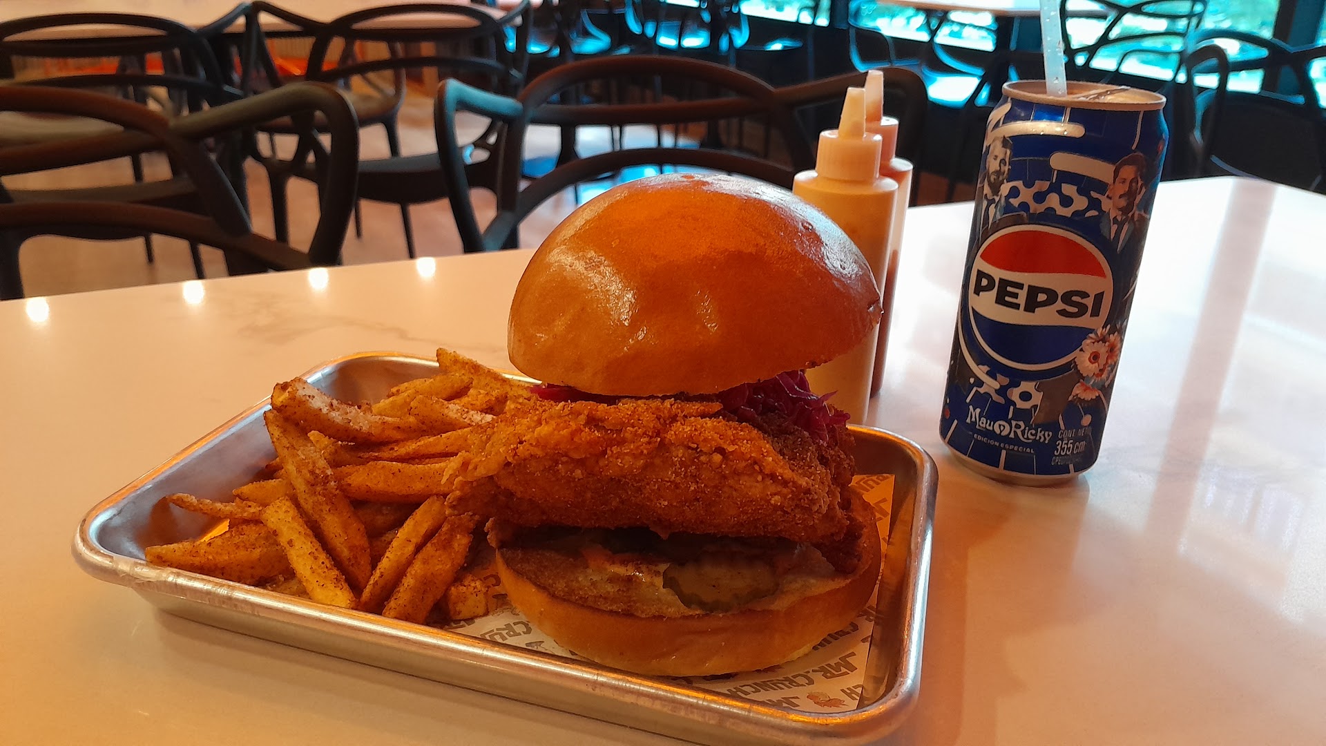 Mr. Crunch: appetizing food photo in venue