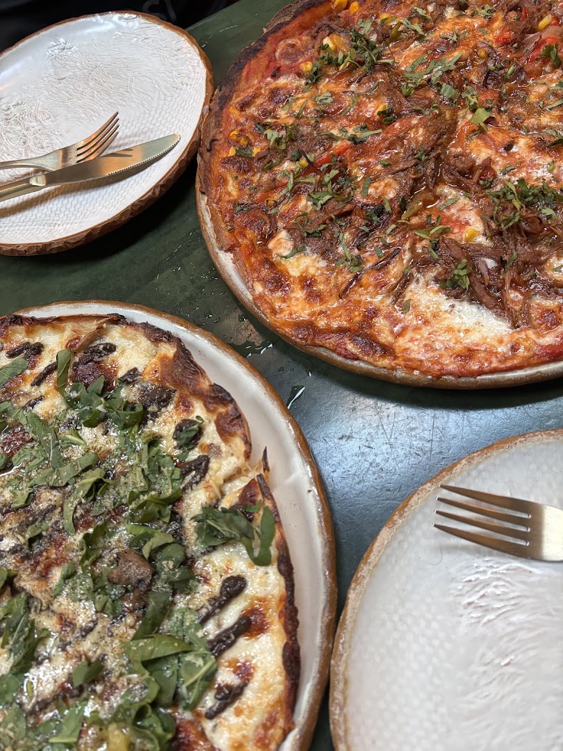 Pizza Natura: appetizing, high-quality food photography