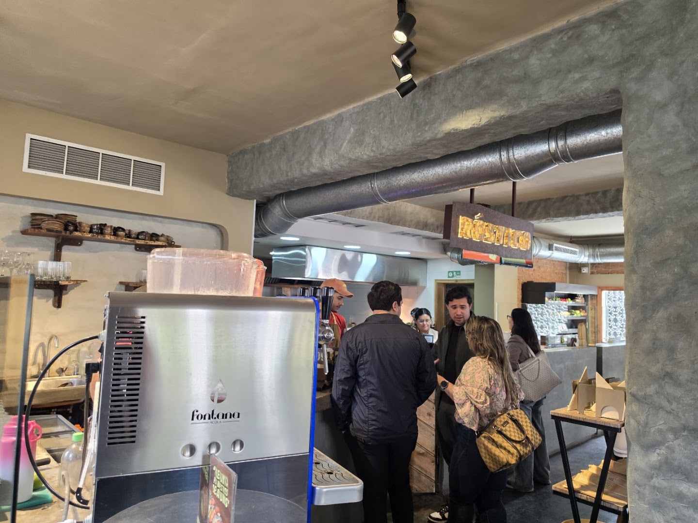Somos Róstico: restaurant atmosphere and staff
