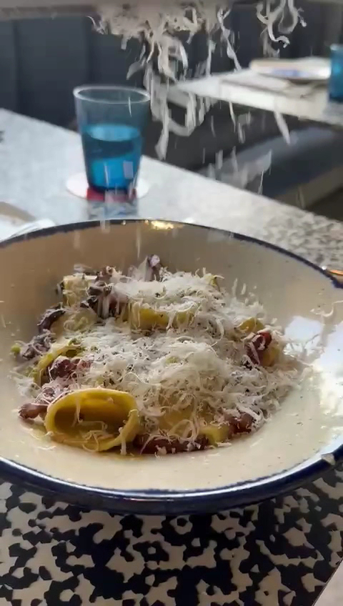 Tanti: appetizing action shot of food