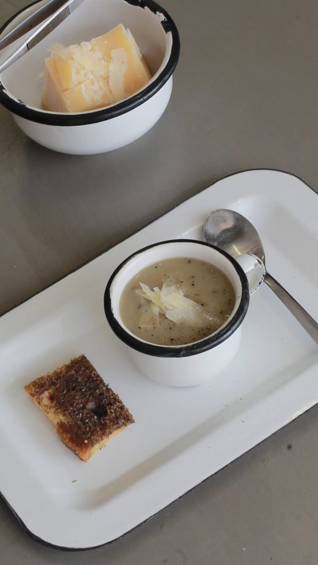Vualá, by Alex: appetizing, clear food presentation