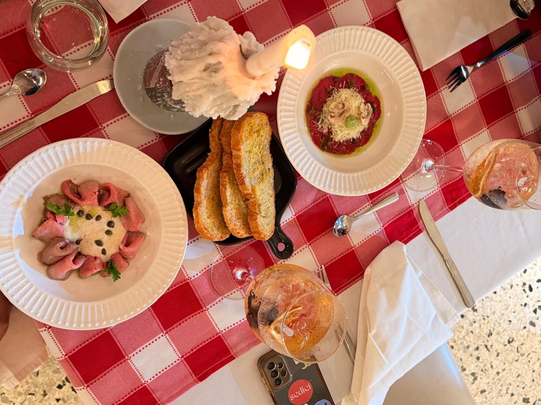 Sedici: appetizing food and inviting atmosphere