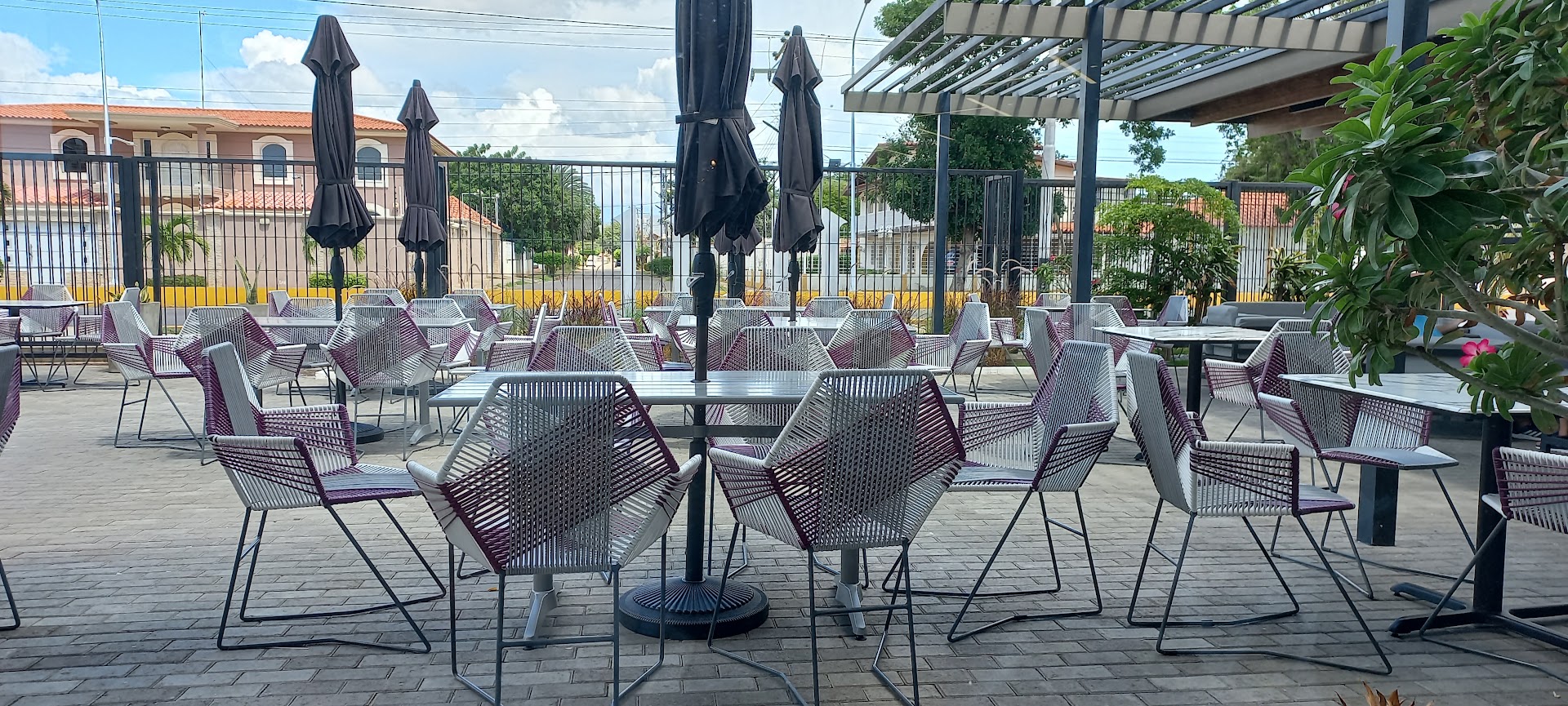 11:11 Hall Food & Market: clear photo of restaurant terrace