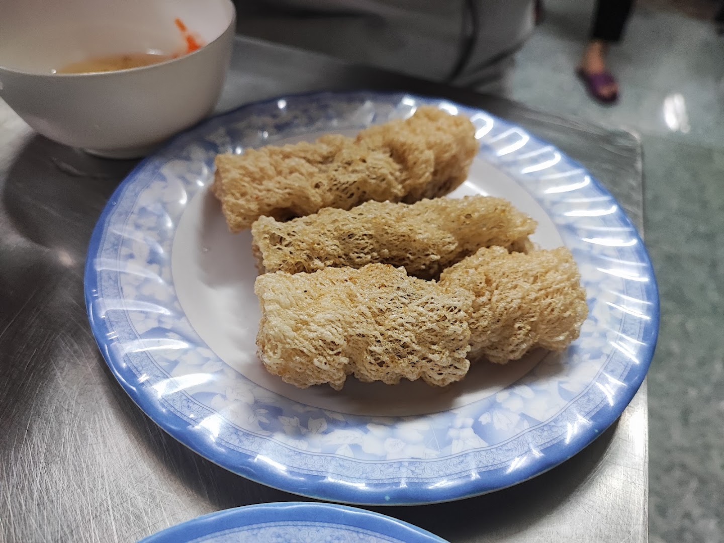 Bánh Cống Cô Út: clear photo of served food