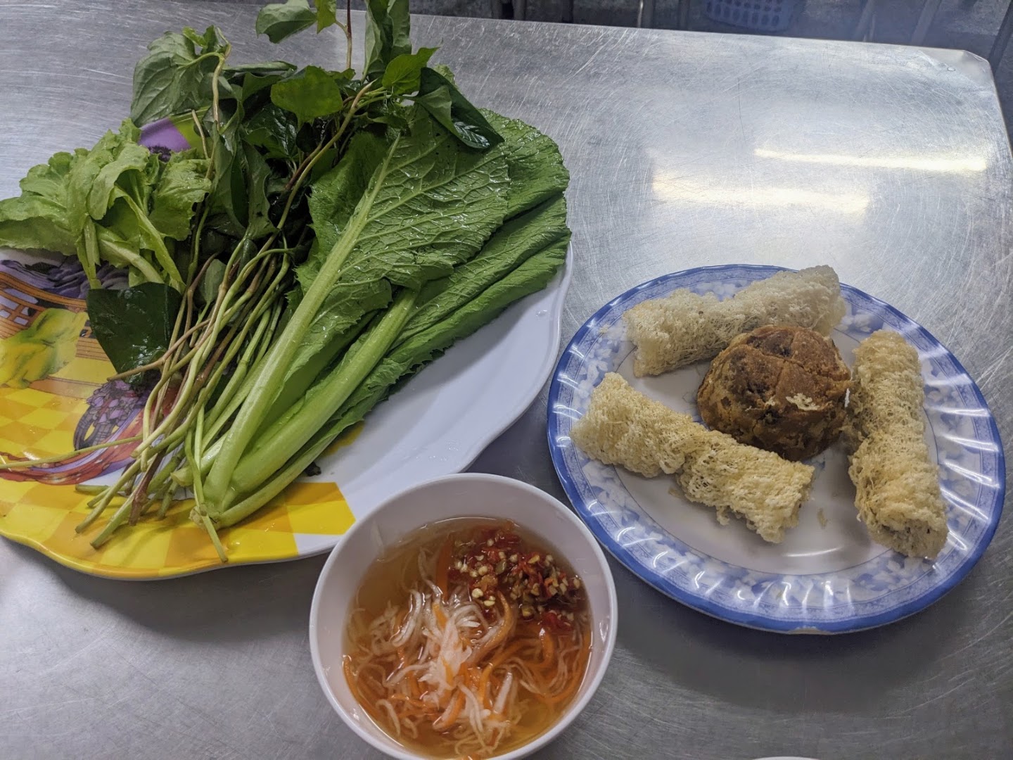 Bánh Cống Cô Út: clear photo of served food
